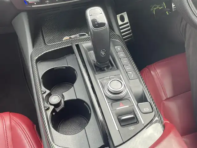 マセラティ レヴァンテ グランスポーツ 愛知県 2019(令1)年 4.3万km 黒 ナビゲーション　/フルセグテレビ　/ブルートゥース　/ＵＳＢ接続　/全方位カメラ　/アダプティブクルースコントロール/プリクラッシュセーフティ　/レーンディパーチャーウォーニング　/サンルーフ　/ＥＴＣ　/赤革シート　/保証書　/取扱説明書　/整備手帳　/スマートキーＸ２個