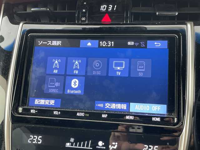 トヨタ ハリアー プレミアム 愛知県 2019(平31)年 8.6万km ホワイトパールクリスタルシャイン 禁煙車/純正9インチナビ/（CD/DVD/Bluetooth/フルセグTV/SD)/バックカメラ/トヨタセーフティセンス/・プリクラッシュセーフティ/・レーンディパーチャーアラート/・レーダークルーズコントロール/・オートマチックハイビーム/・インテリジェントクリアランスソナー/ETC/前後ドライブレコーダー/ハーフレザーシート/運転席パワーシート/パワーバックドア/アイドリングストップ/純正18インチアルミホイール/スマートキー/スペアキー1本/カードキー有/プッシュスタート/LEDヘッドライト/フロントフォグランプ/オートライト/純正フロアマット/横滑り防止装置