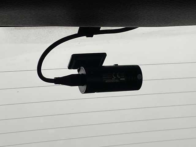 トヨタ ハリアー プレミアム 愛知県 2019(平31)年 8.6万km ホワイトパールクリスタルシャイン 禁煙車/純正9インチナビ/（CD/DVD/Bluetooth/フルセグTV/SD)/バックカメラ/トヨタセーフティセンス/・プリクラッシュセーフティ/・レーンディパーチャーアラート/・レーダークルーズコントロール/・オートマチックハイビーム/・インテリジェントクリアランスソナー/ETC/前後ドライブレコーダー/ハーフレザーシート/運転席パワーシート/パワーバックドア/アイドリングストップ/純正18インチアルミホイール/スマートキー/スペアキー1本/カードキー有/プッシュスタート/LEDヘッドライト/フロントフォグランプ/オートライト/純正フロアマット/横滑り防止装置