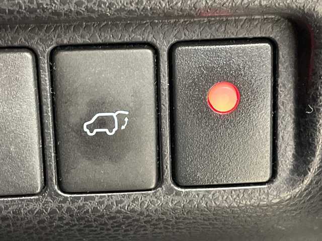 トヨタ ハリアー プレミアム 愛知県 2019(平31)年 8.6万km ホワイトパールクリスタルシャイン 禁煙車/純正9インチナビ/（CD/DVD/Bluetooth/フルセグTV/SD)/バックカメラ/トヨタセーフティセンス/・プリクラッシュセーフティ/・レーンディパーチャーアラート/・レーダークルーズコントロール/・オートマチックハイビーム/・インテリジェントクリアランスソナー/ETC/前後ドライブレコーダー/ハーフレザーシート/運転席パワーシート/パワーバックドア/アイドリングストップ/純正18インチアルミホイール/スマートキー/スペアキー1本/カードキー有/プッシュスタート/LEDヘッドライト/フロントフォグランプ/オートライト/純正フロアマット/横滑り防止装置