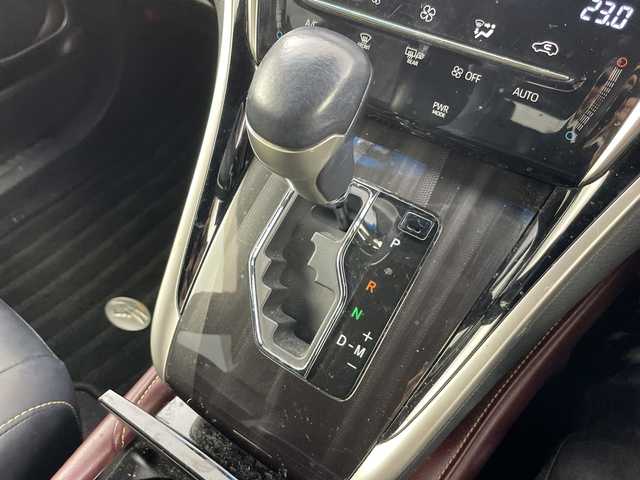 トヨタ ハリアー プレミアム 愛知県 2019(平31)年 8.6万km ホワイトパールクリスタルシャイン 禁煙車/純正9インチナビ/（CD/DVD/Bluetooth/フルセグTV/SD)/バックカメラ/トヨタセーフティセンス/・プリクラッシュセーフティ/・レーンディパーチャーアラート/・レーダークルーズコントロール/・オートマチックハイビーム/・インテリジェントクリアランスソナー/ETC/前後ドライブレコーダー/ハーフレザーシート/運転席パワーシート/パワーバックドア/アイドリングストップ/純正18インチアルミホイール/スマートキー/スペアキー1本/カードキー有/プッシュスタート/LEDヘッドライト/フロントフォグランプ/オートライト/純正フロアマット/横滑り防止装置