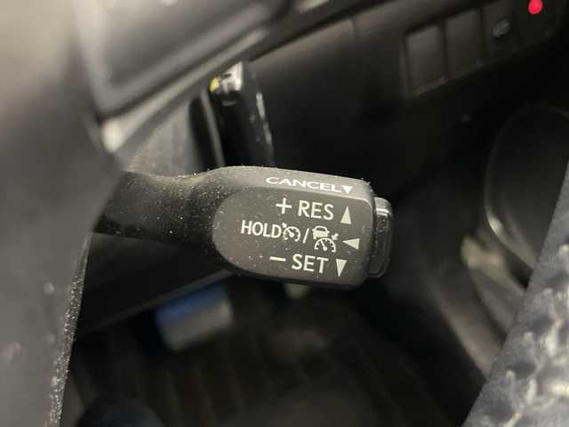 トヨタ ハリアー プレミアム 愛知県 2019(平31)年 8.6万km ホワイトパールクリスタルシャイン 禁煙車/純正9インチナビ/（CD/DVD/Bluetooth/フルセグTV/SD)/バックカメラ/トヨタセーフティセンス/・プリクラッシュセーフティ/・レーンディパーチャーアラート/・レーダークルーズコントロール/・オートマチックハイビーム/・インテリジェントクリアランスソナー/ETC/前後ドライブレコーダー/ハーフレザーシート/運転席パワーシート/パワーバックドア/アイドリングストップ/純正18インチアルミホイール/スマートキー/スペアキー1本/カードキー有/プッシュスタート/LEDヘッドライト/フロントフォグランプ/オートライト/純正フロアマット/横滑り防止装置