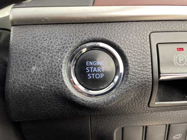 トヨタ ハリアー プレミアム 愛知県 2019(平31)年 8.6万km ホワイトパールクリスタルシャイン 禁煙車/純正9インチナビ/（CD/DVD/Bluetooth/フルセグTV/SD)/バックカメラ/トヨタセーフティセンス/・プリクラッシュセーフティ/・レーンディパーチャーアラート/・レーダークルーズコントロール/・オートマチックハイビーム/・インテリジェントクリアランスソナー/ETC/前後ドライブレコーダー/ハーフレザーシート/運転席パワーシート/パワーバックドア/アイドリングストップ/純正18インチアルミホイール/スマートキー/スペアキー1本/カードキー有/プッシュスタート/LEDヘッドライト/フロントフォグランプ/オートライト/純正フロアマット/横滑り防止装置