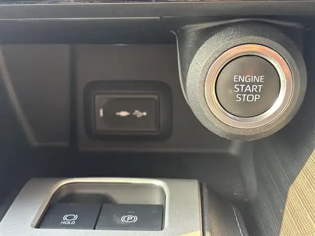 トヨタ ハリアー Z 奈良県 2021(令3)年 4.3万km ホワイトパールクリスタルシャイン パノラマムーンルーフ/純正12.3インチディスプレイオーディオ/（TV/BT/AppleCarPlay/AndroidAuto）/JBLプレミアムサウンドシステム/レーダークルーズコントロール/バックカメラ/ブラインドスポットモニター/前後コーナーセンサー/プリクラッシュセーフティ/レーンキープアシスト/パワーバックドア/ハーフレザーシート/運転席パワーシート/ヘッドアップディスプレイ/デジタルインナーミラー/ETC2.0/前方ドライブレコーダー/純正19インチAW