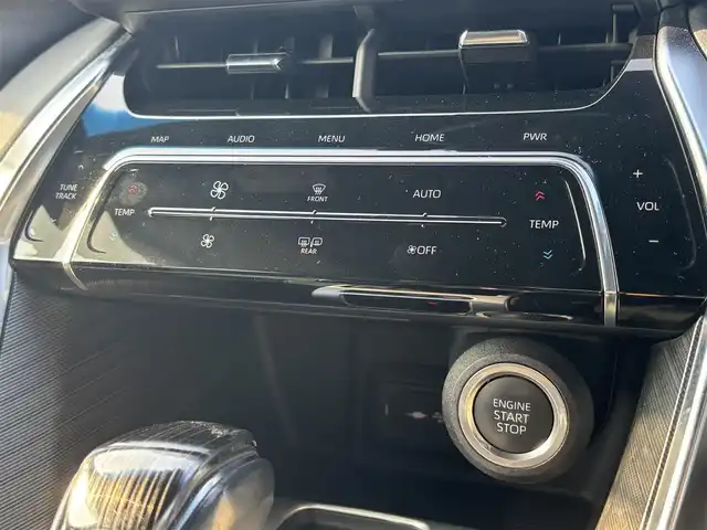 トヨタ ハリアー Z 奈良県 2021(令3)年 4.3万km ホワイトパールクリスタルシャイン パノラマムーンルーフ/純正12.3インチディスプレイオーディオ/（TV/BT/AppleCarPlay/AndroidAuto）/JBLプレミアムサウンドシステム/レーダークルーズコントロール/バックカメラ/ブラインドスポットモニター/前後コーナーセンサー/プリクラッシュセーフティ/レーンキープアシスト/パワーバックドア/ハーフレザーシート/運転席パワーシート/ヘッドアップディスプレイ/デジタルインナーミラー/ETC2.0/前方ドライブレコーダー/純正19インチAW