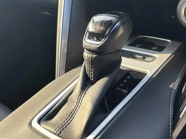 トヨタ ハリアー Z 奈良県 2021(令3)年 4.3万km ホワイトパールクリスタルシャイン パノラマムーンルーフ/純正12.3インチディスプレイオーディオ/（TV/BT/AppleCarPlay/AndroidAuto）/JBLプレミアムサウンドシステム/レーダークルーズコントロール/バックカメラ/ブラインドスポットモニター/前後コーナーセンサー/プリクラッシュセーフティ/レーンキープアシスト/パワーバックドア/ハーフレザーシート/運転席パワーシート/ヘッドアップディスプレイ/デジタルインナーミラー/ETC2.0/前方ドライブレコーダー/純正19インチAW