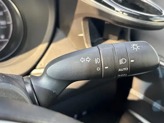 トヨタ ハリアー Z 奈良県 2021(令3)年 4.3万km ホワイトパールクリスタルシャイン パノラマムーンルーフ/純正12.3インチディスプレイオーディオ/（TV/BT/AppleCarPlay/AndroidAuto）/JBLプレミアムサウンドシステム/レーダークルーズコントロール/バックカメラ/ブラインドスポットモニター/前後コーナーセンサー/プリクラッシュセーフティ/レーンキープアシスト/パワーバックドア/ハーフレザーシート/運転席パワーシート/ヘッドアップディスプレイ/デジタルインナーミラー/ETC2.0/前方ドライブレコーダー/純正19インチAW