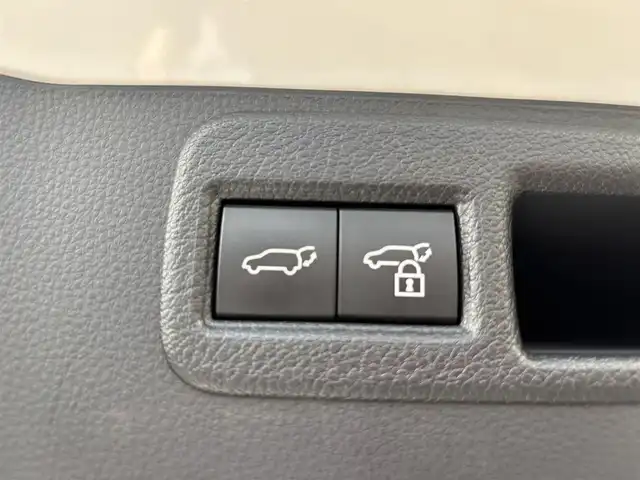 トヨタ ハリアー Z 奈良県 2021(令3)年 4.3万km ホワイトパールクリスタルシャイン パノラマムーンルーフ/純正12.3インチディスプレイオーディオ/（TV/BT/AppleCarPlay/AndroidAuto）/JBLプレミアムサウンドシステム/レーダークルーズコントロール/バックカメラ/ブラインドスポットモニター/前後コーナーセンサー/プリクラッシュセーフティ/レーンキープアシスト/パワーバックドア/ハーフレザーシート/運転席パワーシート/ヘッドアップディスプレイ/デジタルインナーミラー/ETC2.0/前方ドライブレコーダー/純正19インチAW