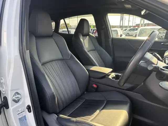 トヨタ ハリアー Z 奈良県 2021(令3)年 4.3万km ホワイトパールクリスタルシャイン パノラマムーンルーフ/純正12.3インチディスプレイオーディオ/（TV/BT/AppleCarPlay/AndroidAuto）/JBLプレミアムサウンドシステム/レーダークルーズコントロール/バックカメラ/ブラインドスポットモニター/前後コーナーセンサー/プリクラッシュセーフティ/レーンキープアシスト/パワーバックドア/ハーフレザーシート/運転席パワーシート/ヘッドアップディスプレイ/デジタルインナーミラー/ETC2.0/前方ドライブレコーダー/純正19インチAW