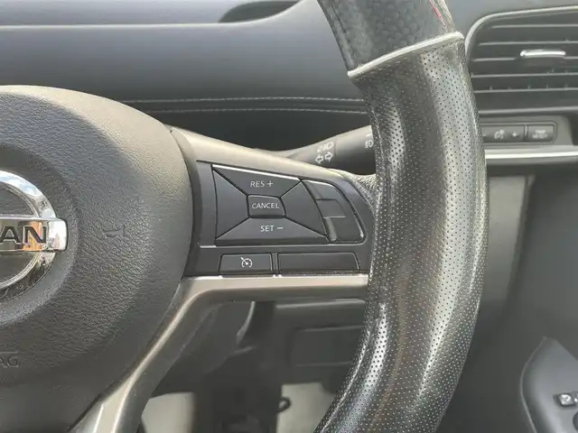 日産 セレナ ハイウェイスター 福岡県 2018(平30)年 6.9万km ブリリアントホワイトパール 純正９型SDナビ(フルセグTV/CD/DVD/BT)/AM/FM/AUX/アラウンドビューモニター/フリップダウンモニター/エマージェンシーブレーキ/コーナーセンサー/両側パワスラ/クルーズコントロール/ドラレコ/ETC/USBポート/純正フロアマット/純正16インチアルミホイール/スマートキー/プッシュスタート/スペアキー1本