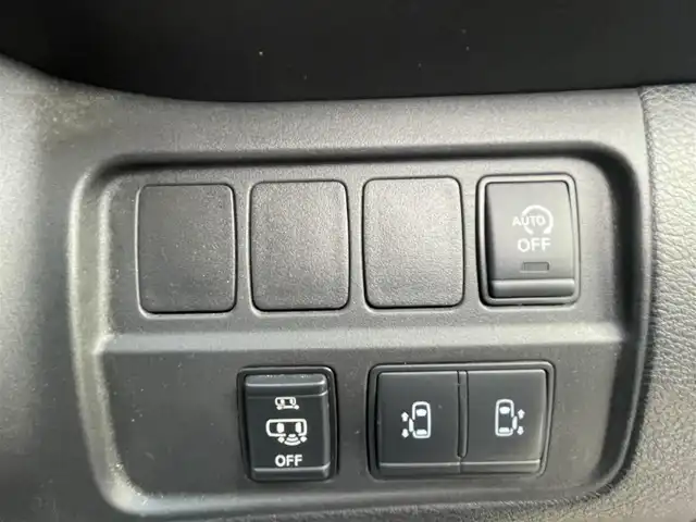 日産 セレナ ハイウェイスター 福岡県 2018(平30)年 6.9万km ブリリアントホワイトパール 純正９型SDナビ(フルセグTV/CD/DVD/BT)/AM/FM/AUX/アラウンドビューモニター/フリップダウンモニター/エマージェンシーブレーキ/コーナーセンサー/両側パワスラ/クルーズコントロール/ドラレコ/ETC/USBポート/純正フロアマット/純正16インチアルミホイール/スマートキー/プッシュスタート/スペアキー1本