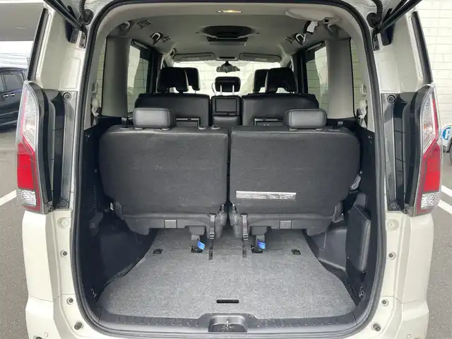 日産 セレナ ハイウェイスター 福岡県 2018(平30)年 6.9万km ブリリアントホワイトパール 純正９型SDナビ(フルセグTV/CD/DVD/BT)/AM/FM/AUX/アラウンドビューモニター/フリップダウンモニター/エマージェンシーブレーキ/コーナーセンサー/両側パワスラ/クルーズコントロール/ドラレコ/ETC/USBポート/純正フロアマット/純正16インチアルミホイール/スマートキー/プッシュスタート/スペアキー1本