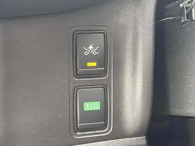 日産 セレナ ハイウェイスター 福岡県 2018(平30)年 6.9万km ブリリアントホワイトパール 純正９型SDナビ(フルセグTV/CD/DVD/BT)/AM/FM/AUX/アラウンドビューモニター/フリップダウンモニター/エマージェンシーブレーキ/コーナーセンサー/両側パワスラ/クルーズコントロール/ドラレコ/ETC/USBポート/純正フロアマット/純正16インチアルミホイール/スマートキー/プッシュスタート/スペアキー1本