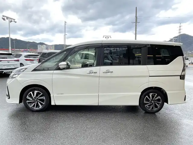 日産 セレナ ハイウェイスター V 兵庫県 2020(令2)年 3.8万km ブリリアントホワイトパール 全方位運転支援システム/インテリジェントエマージェンシーブレーキ/標識検知機能/踏み間違い衝突防止アシスト/車線逸脱防止支援システム/ブラインドスポットモニター/クリアランスソナー /プロパイロット/純正10インチSDナビ/　CD/DVD/Bluetooth/フルセグTV/アラウンドビューモニター/インテリジェントルームミラー/前後ドライブレコーダー/ビルトインETC/両側パワースライドドア (ハンズフリー付)/電子パーキングブレーキ/オートホールド/純正LEDヘッドライト/リアサンシェード/革巻きステアリング/電動格納ミラー/ドアバイザー/プッシュスタート/フロアマット/ISOFIX