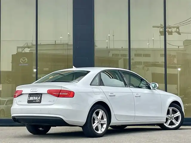 アウディ Ａ４ 2．0 TFSI 石川県 2014(平26)年 7.3万km グレイシアホワイトメタリック Audi MMI/(Bluetooth/フルセグTV)/ドライブレコーダー/バックカメラ/サイドアシスト/パワーシート/ETC/ウィンカーミラー/純正17インチアルミホイール/純正フロアマット/ABS/横滑り防止装置/レーンキープアシスト/盗難防止装置/コーナーセンサー(前後)/衝突被害軽減システム/スペアキー １本