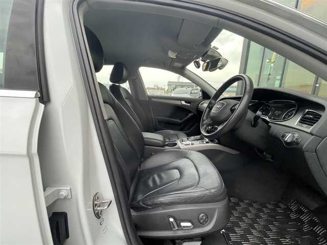 アウディ Ａ４ 2．0 TFSI 石川県 2014(平26)年 7.3万km グレイシアホワイトメタリック Audi MMI/(Bluetooth/フルセグTV)/ドライブレコーダー/バックカメラ/サイドアシスト/パワーシート/ETC/ウィンカーミラー/純正17インチアルミホイール/純正フロアマット/ABS/横滑り防止装置/レーンキープアシスト/盗難防止装置/コーナーセンサー(前後)/衝突被害軽減システム/スペアキー １本
