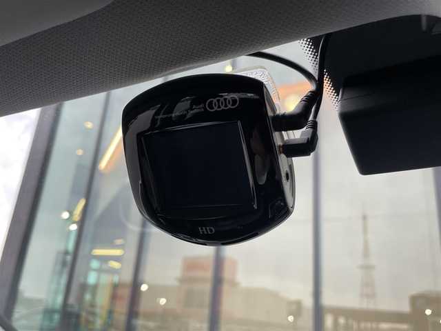 アウディ Ａ４ 2．0 TFSI 石川県 2014(平26)年 7.3万km グレイシアホワイトメタリック Audi MMI/(Bluetooth/フルセグTV)/ドライブレコーダー/バックカメラ/サイドアシスト/パワーシート/ETC/ウィンカーミラー/純正17インチアルミホイール/純正フロアマット/ABS/横滑り防止装置/レーンキープアシスト/盗難防止装置/コーナーセンサー(前後)/衝突被害軽減システム/スペアキー １本