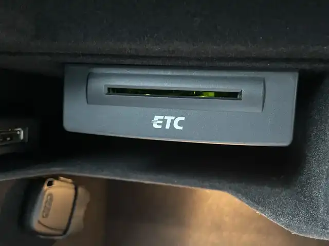 アウディ Ａ４ 2．0 TFSI 石川県 2014(平26)年 7.3万km グレイシアホワイトメタリック Audi MMI/(Bluetooth/フルセグTV)/ドライブレコーダー/バックカメラ/サイドアシスト/パワーシート/ETC/ウィンカーミラー/純正17インチアルミホイール/純正フロアマット/ABS/横滑り防止装置/レーンキープアシスト/盗難防止装置/コーナーセンサー(前後)/衝突被害軽減システム/スペアキー １本