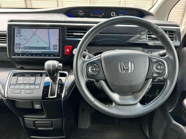 ホンダ ステップワゴン スパーダ クルスピセンシング 千葉県 2017(平29)年 6.9万km ホワイトオーキッドパール ワンオーナー/純正ナビ/フルセグTV/Bluetooth接続/CD/DVD再生/ETC/両側パワースライドドア/クルーズコントロール/前席シートヒーター/レーンキープアシスト/横滑り防止装置/前後コーナーセンサー/路外逸脱抑制システム/標識認識機能/前席ヒートシーター/ダブルオートエアコン/電動格納ウィンカーミラー/プッシュスタート/スマートキー/スペースキー×1/純正ホイール/取扱説明書/保証書