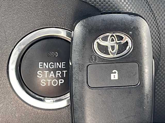 トヨタ ライズ X 三重県 2022(令4)年 2.6万km ブラックマイカメタリック 純正9型ディスプレイオーディオ/バックカメラ/社外前後ドライブレコーダー/ビルトインETC/LEDヘッドライト/フルセグTV/ステアリングリモコン/HDMI/アイドリングストップ/CarPlay/Android Auto/アイドリングストップ/禁煙車