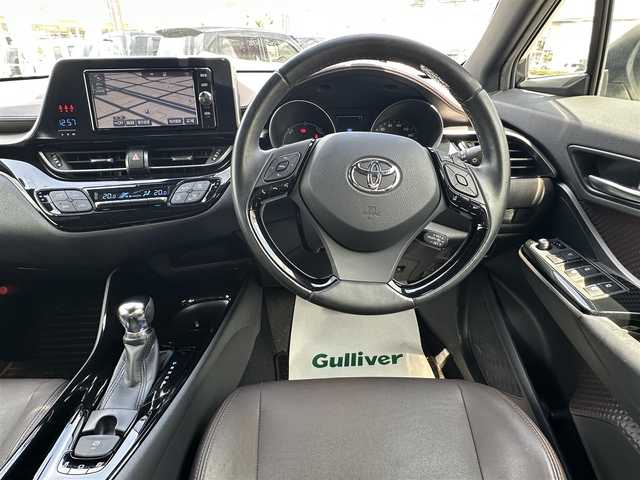 トヨタ Ｃ－ＨＲ G LEDエディション 群馬県 2017(平29)年 3.6万km ホワイトパールクリスタルシャイン ナビゲーション/フルセグテレビ/バックカメラ/ブルートゥース/ETC/衝突軽ブレーキ/アダプティブクルーズ/ブラインドスポットモニ/車線逸脱警報/コーナーセンサー/ＬＥＤライト/フォグランプ　/シートヒーター　/保証書/取扱説明書　/整備手帳　/スマートキーＸ２個