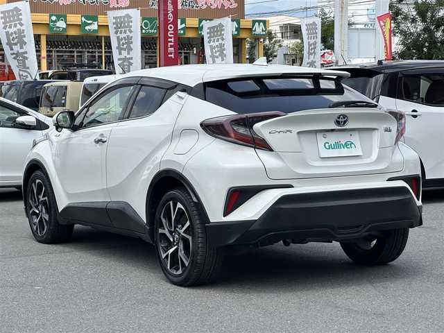 トヨタ Ｃ－ＨＲ G LEDエディション 群馬県 2017(平29)年 3.6万km ホワイトパールクリスタルシャイン ナビゲーション/フルセグテレビ/バックカメラ/ブルートゥース/ETC/衝突軽ブレーキ/アダプティブクルーズ/ブラインドスポットモニ/車線逸脱警報/コーナーセンサー/ＬＥＤライト/フォグランプ　/シートヒーター　/保証書/取扱説明書　/整備手帳　/スマートキーＸ２個