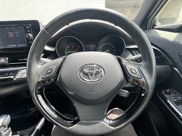 トヨタ Ｃ－ＨＲ G LEDエディション 群馬県 2017(平29)年 3.6万km ホワイトパールクリスタルシャイン ナビゲーション/フルセグテレビ/バックカメラ/ブルートゥース/ETC/衝突軽ブレーキ/アダプティブクルーズ/ブラインドスポットモニ/車線逸脱警報/コーナーセンサー/ＬＥＤライト/フォグランプ　/シートヒーター　/保証書/取扱説明書　/整備手帳　/スマートキーＸ２個