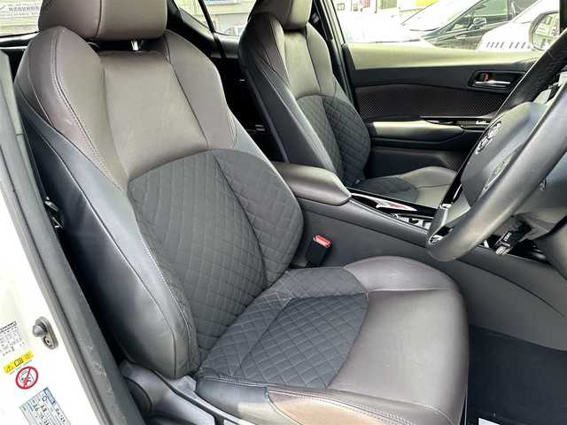 トヨタ Ｃ－ＨＲ G LEDエディション 群馬県 2017(平29)年 3.6万km ホワイトパールクリスタルシャイン ナビゲーション/フルセグテレビ/バックカメラ/ブルートゥース/ETC/衝突軽ブレーキ/アダプティブクルーズ/ブラインドスポットモニ/車線逸脱警報/コーナーセンサー/ＬＥＤライト/フォグランプ　/シートヒーター　/保証書/取扱説明書　/整備手帳　/スマートキーＸ２個