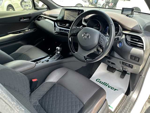 トヨタ Ｃ－ＨＲ G LEDエディション 群馬県 2017(平29)年 3.6万km ホワイトパールクリスタルシャイン ナビゲーション/フルセグテレビ/バックカメラ/ブルートゥース/ETC/衝突軽ブレーキ/アダプティブクルーズ/ブラインドスポットモニ/車線逸脱警報/コーナーセンサー/ＬＥＤライト/フォグランプ　/シートヒーター　/保証書/取扱説明書　/整備手帳　/スマートキーＸ２個