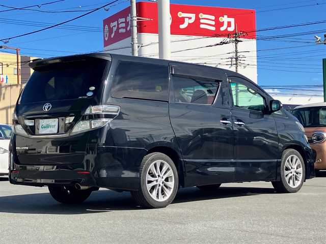 トヨタ ヴェルファイア 2．4Z プラチナセレクションⅡ 静岡県 2011(平23)年 7.4万km 黒 エンジンスタートボタン/パワーステアリング/パワーウィンドウ/スマートキー/Wオートエアコン/スペアキー１本/フリップダウンモニター/ETC/8インチナビ（CD/DVD/BT/フルセグ）/三列シート/オットマン/電動リアゲート/ウォークスルー/フロアマット/両側パワースライドドア/純正アルミホイール/ABS/横滑り防止装置/コーナーセンサー前後/オートライト/W＋サイドエアバック/カーテンエアバック