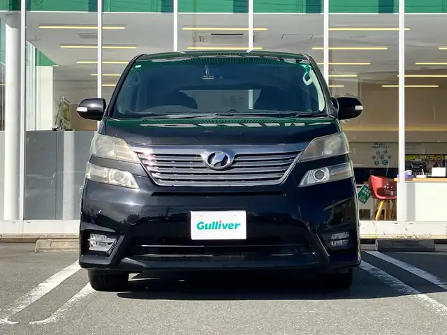 トヨタ ヴェルファイア 2．4Z プラチナセレクションⅡ 静岡県 2011(平23)年 7.4万km 黒 エンジンスタートボタン/パワーステアリング/パワーウィンドウ/スマートキー/Wオートエアコン/スペアキー１本/フリップダウンモニター/ETC/8インチナビ（CD/DVD/BT/フルセグ）/三列シート/オットマン/電動リアゲート/ウォークスルー/フロアマット/両側パワースライドドア/純正アルミホイール/ABS/横滑り防止装置/コーナーセンサー前後/オートライト/W＋サイドエアバック/カーテンエアバック