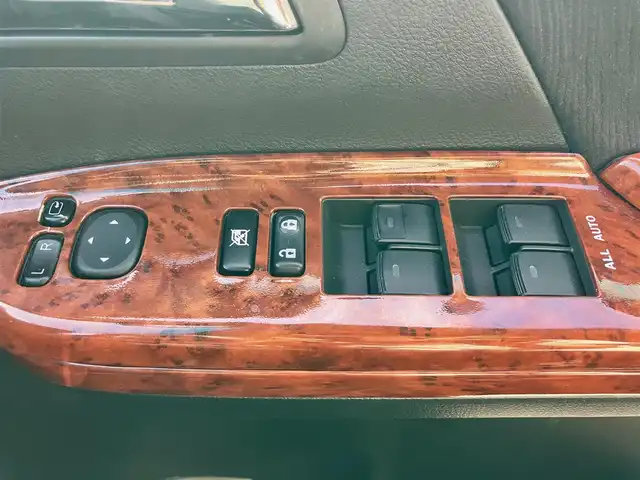 トヨタ ヴェルファイア 2．4Z プラチナセレクションⅡ 静岡県 2011(平23)年 7.4万km 黒 エンジンスタートボタン/パワーステアリング/パワーウィンドウ/スマートキー/Wオートエアコン/スペアキー１本/フリップダウンモニター/ETC/8インチナビ（CD/DVD/BT/フルセグ）/三列シート/オットマン/電動リアゲート/ウォークスルー/フロアマット/両側パワースライドドア/純正アルミホイール/ABS/横滑り防止装置/コーナーセンサー前後/オートライト/W＋サイドエアバック/カーテンエアバック