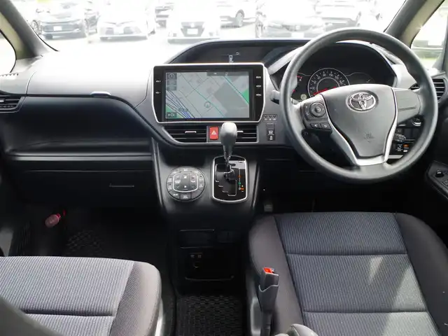 トヨタ ヴォクシー X 千葉県 2017(平29)年 7.3万km ブラック Toyota Safety Sense/・プリクラッシュセーフティ/・レーンディパーチャーアラート/・オートハイビーム/クルーズコントロール/左パワースライドドア/純正SDナビ/地デジTV/【DVD/CD再生機能　Bluetooth接続】/バックカメラ/フリップダウンモニター（V12T-R66C）/ドライブレコーダー（DRT-H66A）/LEDヘッドライト/フォグライト/ウインカーミラー/スマートキー