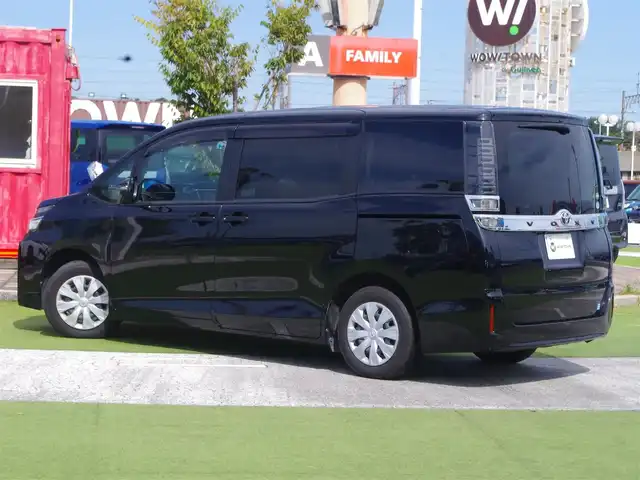 トヨタ ヴォクシー X 千葉県 2017(平29)年 7.3万km ブラック Toyota Safety Sense/・プリクラッシュセーフティ/・レーンディパーチャーアラート/・オートハイビーム/クルーズコントロール/左パワースライドドア/純正SDナビ/地デジTV/【DVD/CD再生機能　Bluetooth接続】/バックカメラ/フリップダウンモニター（V12T-R66C）/ドライブレコーダー（DRT-H66A）/LEDヘッドライト/フォグライト/ウインカーミラー/スマートキー