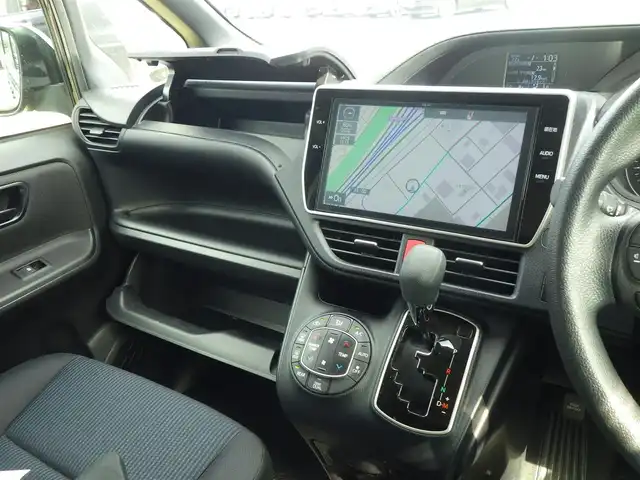 トヨタ ヴォクシー X 千葉県 2017(平29)年 7.3万km ブラック Toyota Safety Sense/・プリクラッシュセーフティ/・レーンディパーチャーアラート/・オートハイビーム/クルーズコントロール/左パワースライドドア/純正SDナビ/地デジTV/【DVD/CD再生機能　Bluetooth接続】/バックカメラ/フリップダウンモニター（V12T-R66C）/ドライブレコーダー（DRT-H66A）/LEDヘッドライト/フォグライト/ウインカーミラー/スマートキー