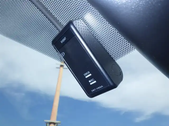 トヨタ ヴォクシー X 千葉県 2017(平29)年 7.3万km ブラック Toyota Safety Sense/・プリクラッシュセーフティ/・レーンディパーチャーアラート/・オートハイビーム/クルーズコントロール/左パワースライドドア/純正SDナビ/地デジTV/【DVD/CD再生機能　Bluetooth接続】/バックカメラ/フリップダウンモニター（V12T-R66C）/ドライブレコーダー（DRT-H66A）/LEDヘッドライト/フォグライト/ウインカーミラー/スマートキー
