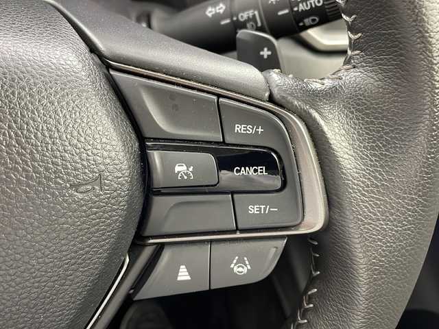 ホンダ ＷＲ－Ｖ Z 兵庫県 2024(令6)年 2.7万km メテオロイドグレーメタリック ・純正ディスプレイオーディオ/・Bluetooth/USB/Apple car play/Android Auto/・バックカメラ/・Honda SENSING/・衝突軽減ブレーキ（CMBS）/・先行車発進お知らせ機能/・歩行者事故低減ステアリング/・路外逸脱抑制機能/・標識認識機能/・アダプティブクルーズコントロール（ACC）/・車線維持支援システム（LKAS）/・誤発進抑制機能/・後方誤発進抑制機能/・近距離衝突軽減ブレーキ/・急アクセル抑制機能/・パーキングセンサーシステム/・オートハイビーム/・パドルシフト/・純正フロアマット/・純正17インチアルミホイール/・LEDオートライト/・LEDフォグランプ/・ヘッドライトレベライザー/・ETC/・純正前後ドライブレコーダー/・W＋サイドエアバッグ/・カーテンエアバッグ/・スペアキー/・取扱説明書/・保証書