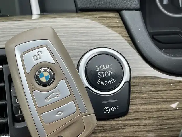 ＢＭＷ ５２３ｉ モダン 神奈川県 2014(平26)年 4.5万km アルピンホワイトⅢ プッシュスタート/Bluetooth/電動シート/ステアリングリモコン/クルーズコントロール/電動ステアリング調整/電動パーキングブレーキ/オートブレーキホールド/ビルトインETC