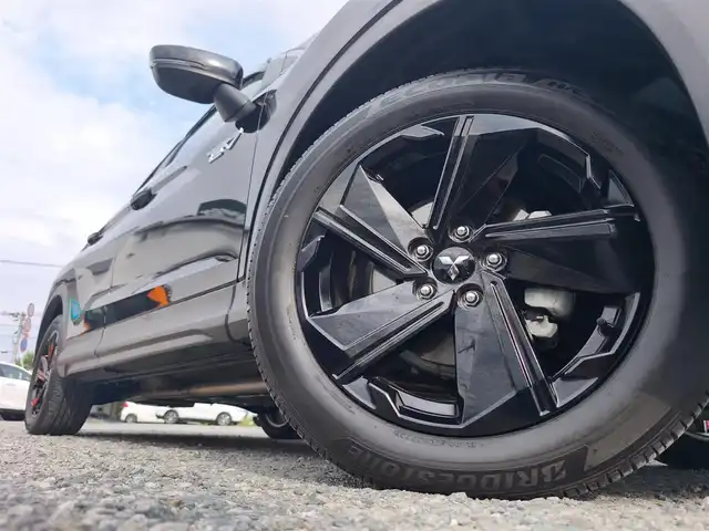三菱 エクリプス クロス ＰＨＥＶ ブラックエディション 熊本県 2023(令5)年 0.9万km アメジストブラック 純正スマートフォン連動ナビ/【フルセグTV/Bluetooth再生/AppleCarPlay】/全方位モニター/マイプロパイロット/衝突被害軽減ブレーキシステム/車線逸脱警報システム/レーダークルーズコントロール/パドルシフト/オートマチックハイビーム/レインセンサー/パーキングセンサー/ヘッドアップディスプレイ/パワーバックドア/ステアリングヒーター/シートヒーター/純正18インチAW/ETC/取扱説明書/保証書/スペアキー