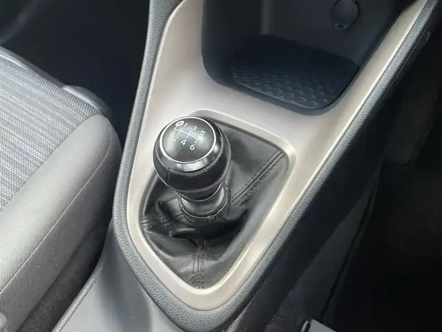 トヨタ ヤリス Z 道央・札幌 2021(令3)年 4.2万km ブラック/アバンギャルドブロンズメタリック 登録時走行距離41/339km/　４　W　D　/純正ナビ（FM/AM/BT)/バックカメラ/ウィンカーミラー/クルーズコントロール（追従走行あり）/プッシュスタート/ビルトインETC/スペアキー×１/USB入力端子/シートヒーター（運転席/助手席）/純正フロアマット/横滑り防止装置/衝突軽減ブレーキ/レーンキープアシスト/オートライト/オートマチックハイビーム/ステアリングスイッチ/ステアリングヒーター/革巻きステアリング/ヘッドライトレベライザー/ワイパー間欠時間コントローラー/ブラインドスポットモニター/電動格納ミラー/バニティミラー