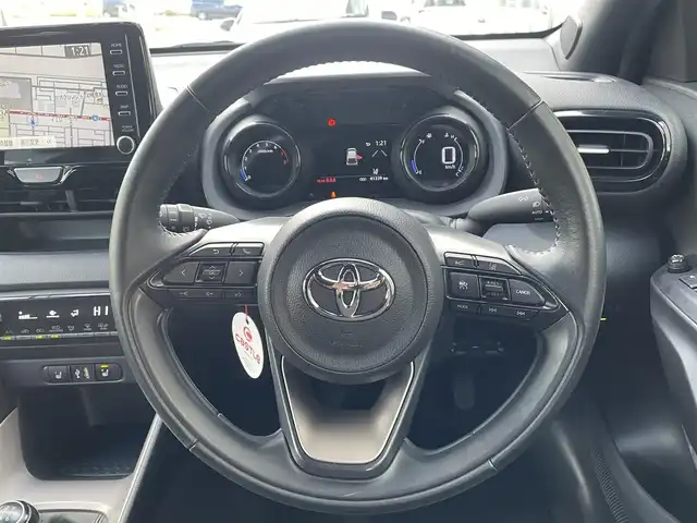 トヨタ ヤリス Z 道央・札幌 2021(令3)年 4.2万km ブラック/アバンギャルドブロンズメタリック 登録時走行距離41/339km/　４　W　D　/純正ナビ（FM/AM/BT)/バックカメラ/ウィンカーミラー/クルーズコントロール（追従走行あり）/プッシュスタート/ビルトインETC/スペアキー×１/USB入力端子/シートヒーター（運転席/助手席）/純正フロアマット/横滑り防止装置/衝突軽減ブレーキ/レーンキープアシスト/オートライト/オートマチックハイビーム/ステアリングスイッチ/ステアリングヒーター/革巻きステアリング/ヘッドライトレベライザー/ワイパー間欠時間コントローラー/ブラインドスポットモニター/電動格納ミラー/バニティミラー