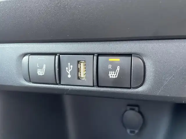 トヨタ ヤリス Z 道央・札幌 2021(令3)年 4.2万km ブラック/アバンギャルドブロンズメタリック 登録時走行距離41/339km/　４　W　D　/純正ナビ（FM/AM/BT)/バックカメラ/ウィンカーミラー/クルーズコントロール（追従走行あり）/プッシュスタート/ビルトインETC/スペアキー×１/USB入力端子/シートヒーター（運転席/助手席）/純正フロアマット/横滑り防止装置/衝突軽減ブレーキ/レーンキープアシスト/オートライト/オートマチックハイビーム/ステアリングスイッチ/ステアリングヒーター/革巻きステアリング/ヘッドライトレベライザー/ワイパー間欠時間コントローラー/ブラインドスポットモニター/電動格納ミラー/バニティミラー