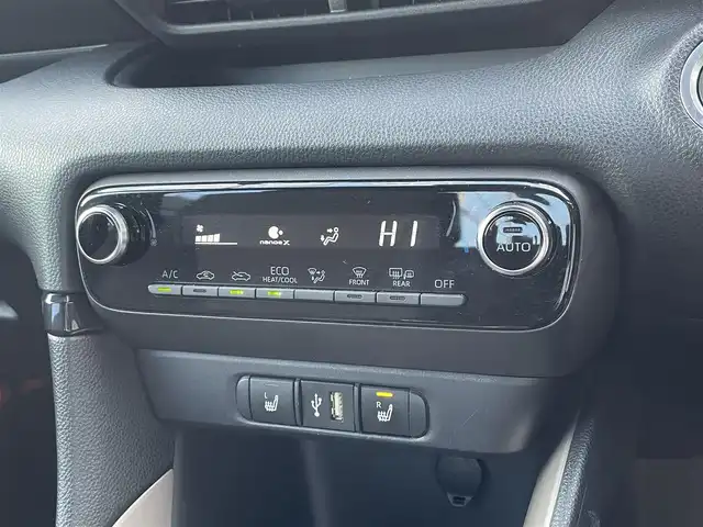 トヨタ ヤリス Z 道央・札幌 2021(令3)年 4.2万km ブラック/アバンギャルドブロンズメタリック 登録時走行距離41/339km/　４　W　D　/純正ナビ（FM/AM/BT)/バックカメラ/ウィンカーミラー/クルーズコントロール（追従走行あり）/プッシュスタート/ビルトインETC/スペアキー×１/USB入力端子/シートヒーター（運転席/助手席）/純正フロアマット/横滑り防止装置/衝突軽減ブレーキ/レーンキープアシスト/オートライト/オートマチックハイビーム/ステアリングスイッチ/ステアリングヒーター/革巻きステアリング/ヘッドライトレベライザー/ワイパー間欠時間コントローラー/ブラインドスポットモニター/電動格納ミラー/バニティミラー