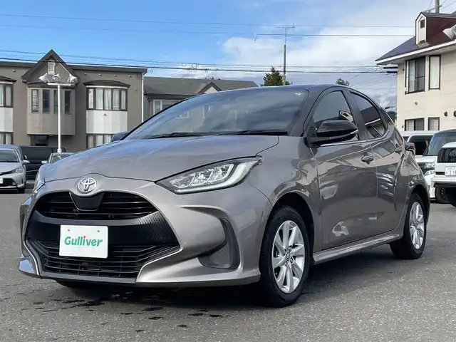 トヨタ ヤリス Z 道央・札幌 2021(令3)年 4.2万km ブラック/アバンギャルドブロンズメタリック 登録時走行距離41/339km/　４　W　D　/純正ナビ（FM/AM/BT)/バックカメラ/ウィンカーミラー/クルーズコントロール（追従走行あり）/プッシュスタート/ビルトインETC/スペアキー×１/USB入力端子/シートヒーター（運転席/助手席）/純正フロアマット/横滑り防止装置/衝突軽減ブレーキ/レーンキープアシスト/オートライト/オートマチックハイビーム/ステアリングスイッチ/ステアリングヒーター/革巻きステアリング/ヘッドライトレベライザー/ワイパー間欠時間コントローラー/ブラインドスポットモニター/電動格納ミラー/バニティミラー