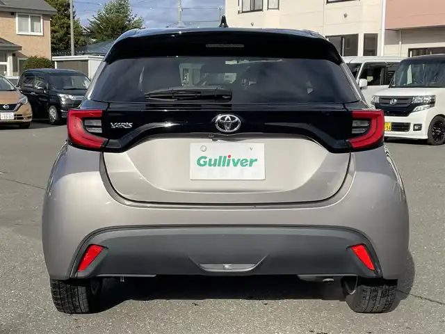 トヨタ ヤリス Z 道央・札幌 2021(令3)年 4.2万km ブラック/アバンギャルドブロンズメタリック 登録時走行距離41/339km/　４　W　D　/純正ナビ（FM/AM/BT)/バックカメラ/ウィンカーミラー/クルーズコントロール（追従走行あり）/プッシュスタート/ビルトインETC/スペアキー×１/USB入力端子/シートヒーター（運転席/助手席）/純正フロアマット/横滑り防止装置/衝突軽減ブレーキ/レーンキープアシスト/オートライト/オートマチックハイビーム/ステアリングスイッチ/ステアリングヒーター/革巻きステアリング/ヘッドライトレベライザー/ワイパー間欠時間コントローラー/ブラインドスポットモニター/電動格納ミラー/バニティミラー