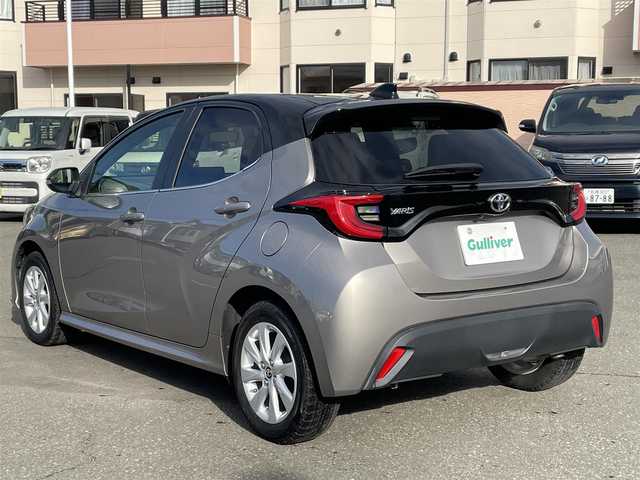 トヨタ ヤリス Z 道央・札幌 2021(令3)年 4.2万km ブラック/アバンギャルドブロンズメタリック 登録時走行距離41339km/６速マニュアル/純正ナビ（FM/AM/BT)/バックカメラ/ウィンカーミラー/クルーズコントロール/プッシュスタート/ビルトインETC/スペアキー×１/USB入力端子/シートヒーター（運転席/助手席）/純正フロアマット/横滑り防止装置/衝突軽減ブレーキ/レーンキープアシスト/オートライト/オートマチックハイビーム/ステアリングスイッチ/ステアリングヒーター/革巻きステアリング/ヘッドライトレベライザー/ワイパー間欠時間コントローラー/ブラインドスポットモニター/電動格納ミラー/バニティミラー