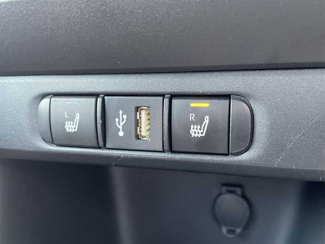 トヨタ ヤリス Z 道央・札幌 2021(令3)年 4.2万km ブラック/アバンギャルドブロンズメタリック 登録時走行距離41339km/６速マニュアル/純正ナビ（FM/AM/BT)/バックカメラ/ウィンカーミラー/クルーズコントロール/プッシュスタート/ビルトインETC/スペアキー×１/USB入力端子/シートヒーター（運転席/助手席）/純正フロアマット/横滑り防止装置/衝突軽減ブレーキ/レーンキープアシスト/オートライト/オートマチックハイビーム/ステアリングスイッチ/ステアリングヒーター/革巻きステアリング/ヘッドライトレベライザー/ワイパー間欠時間コントローラー/ブラインドスポットモニター/電動格納ミラー/バニティミラー