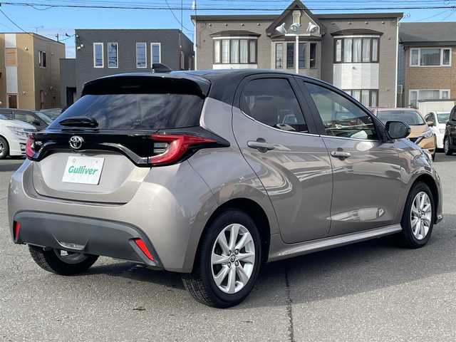 トヨタ ヤリス Z 道央・札幌 2021(令3)年 4.2万km ブラック/アバンギャルドブロンズメタリック 登録時走行距離41339km/６速マニュアル/純正ナビ（FM/AM/BT)/バックカメラ/ウィンカーミラー/クルーズコントロール/プッシュスタート/ビルトインETC/スペアキー×１/USB入力端子/シートヒーター（運転席/助手席）/純正フロアマット/横滑り防止装置/衝突軽減ブレーキ/レーンキープアシスト/オートライト/オートマチックハイビーム/ステアリングスイッチ/ステアリングヒーター/革巻きステアリング/ヘッドライトレベライザー/ワイパー間欠時間コントローラー/ブラインドスポットモニター/電動格納ミラー/バニティミラー