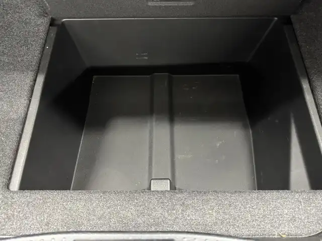 トヨタ クラウン ハイブリッド アスリートS 三重県 2015(平27)年 7.7万km シルバーM ハイブリッド/FR/MTモード付フロアCVT/純正 8インチ HDDナビ/（AM/FM/CD/DVD/HDDREC/USB/iPod/Bluetooth/TV）/バックガイドモニター/ビルトイン ETC/安全/・VDIM（EBD付ABS＆VSC＆TRC＆EPS）/・SRS サイド＆カーテンエアバッグシステム/など/装備/・シートヒーター（D/N）/・ステアリングヒーター/・パワーシート（D8way＋電動ランバーサポート/N4way）/・オートライト/・HIDヘッドランプ/・左右独立オートエアコン（スイングレジスター付）/・ステアリングスイッチ/・電動チルト&テレスコピックステアリング/・プッシュスタート/・純正 17inAW/・ステアリングスイッチ/・取/ナビ取/・スマートキーx2/など