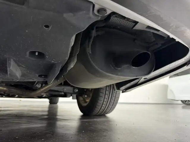 トヨタ クラウン ハイブリッド アスリートS 三重県 2015(平27)年 7.7万km シルバーM ハイブリッド/FR/MTモード付フロアCVT/純正 8インチ HDDナビ/（AM/FM/CD/DVD/HDDREC/USB/iPod/Bluetooth/TV）/バックガイドモニター/ビルトイン ETC/安全/・VDIM（EBD付ABS＆VSC＆TRC＆EPS）/・SRS サイド＆カーテンエアバッグシステム/など/装備/・シートヒーター（D/N）/・ステアリングヒーター/・パワーシート（D8way＋電動ランバーサポート/N4way）/・オートライト/・HIDヘッドランプ/・左右独立オートエアコン（スイングレジスター付）/・ステアリングスイッチ/・電動チルト&テレスコピックステアリング/・プッシュスタート/・純正 17inAW/・ステアリングスイッチ/・取/ナビ取/・スマートキーx2/など